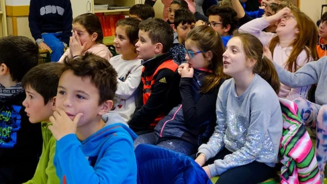 ¡Yes, we speak un poquito!