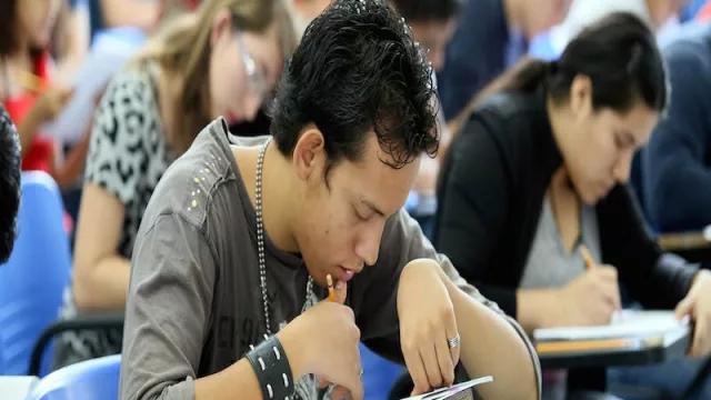 Preocupante: solo egresan 34 de cada 100 estudiantes que ingresan a la formación en TIC 