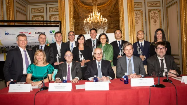 InfoNegocios recibe el premio al Mejor Medio Económico Regional de Latino América