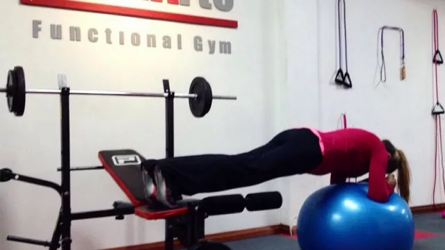 Por $1.000 vos y 14 compañeros de trabajo pueden hacer gimnasia con Francisco Larre Borges