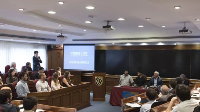 Líderes, líderes y más líderes, lo que busca la Escuela de Negocios de la UM 