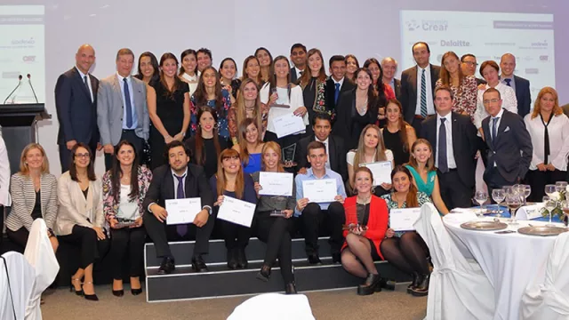 Mejores prácticas de RRHH ya pueden postular al Premio CREAR y Mención Especial Deloitte