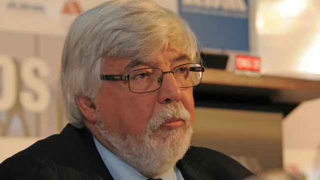 El ministro del Interior, Eduardo Bonomi aprobó que a partir de 2018 se puedan jugar los clásicos en el Campeón del Siglo y en el Parque Central