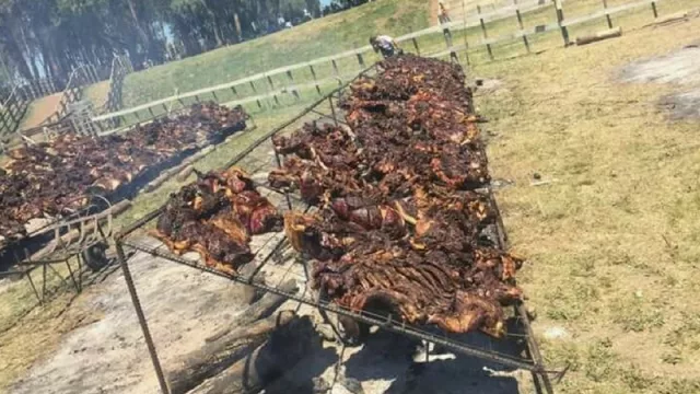 El pasado fin de semana se realizó en Minas el asado más grande del mundo. Se cocinaron más de 10.000 kilos de asado con el objetivo de obtener el Récord Guinness