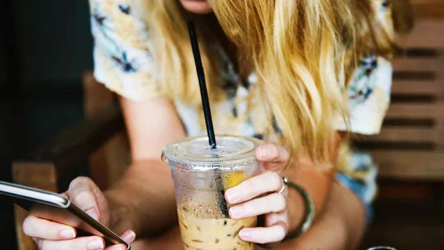 La tendencia del “Veranomóvil”: En verano y vacaciones usamos el celular entre un 27% y un 36% más