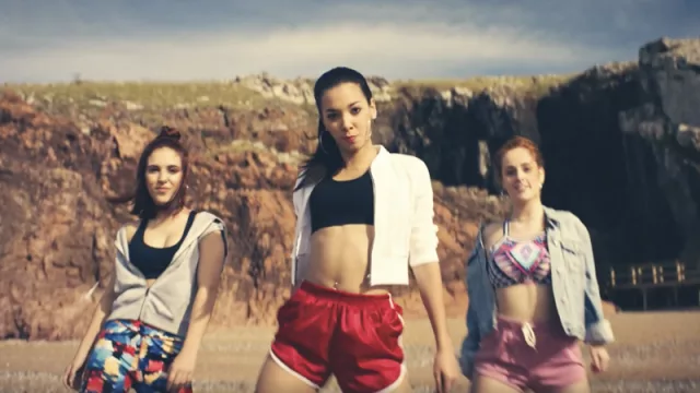 El nuevo spot de Claro al ritmo del Hula Hoop