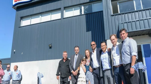 El oso de Bimbo cortó cintas de su nuevo Centro de Ventas 