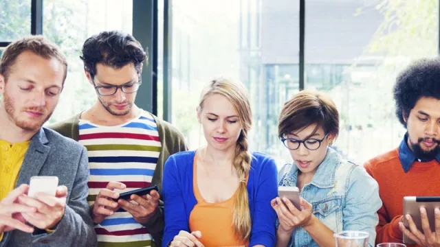 Leales a la camiseta propia: los millennials uruguayos cambian de trabajo en menos de tres años