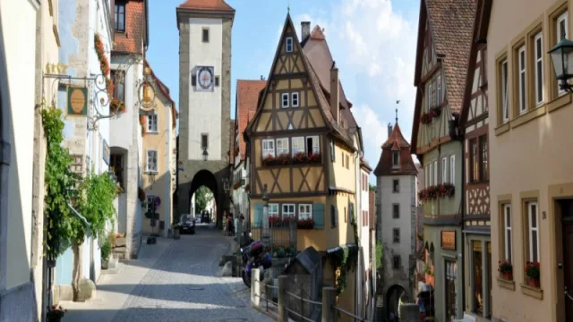 Pueblos alternativos en destinos clásicos, la nueva atracción para los más grandes (de la mano de Jetmar)