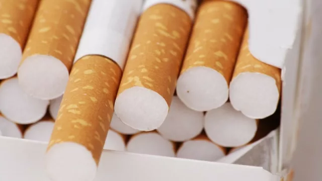 El PE envió el proyecto de cajillas de cigarros planas al Parlamento y, de implementarse, el gobierno se prepara para afrontar nuevos juicios internacionales