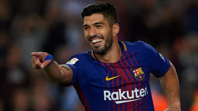 Según un informe publicado por la revista Forbes, en el último año, Luis Suárez ganó US$23.300.000, lo que lo convirtió en el séptimo futbolista mejor pago del mundo