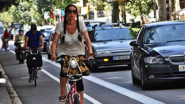 La IMM multará estacionamientos que no tengan lugar para bicicletas (cada 5 autos 1 bici, si no $8.000 de multa)