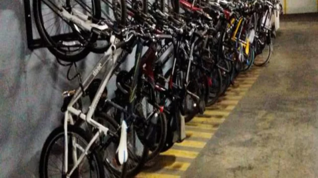 La IMM multará a los estacionamientos que no tengan lugar para bicicletas (cada 5 autos 1 bici, sino $8.000 de multa)