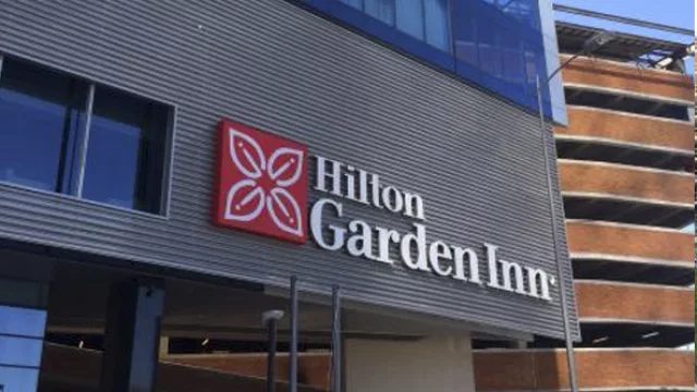 Todo un estadio Centenario durmió en las camas de Hilton Garden Inn