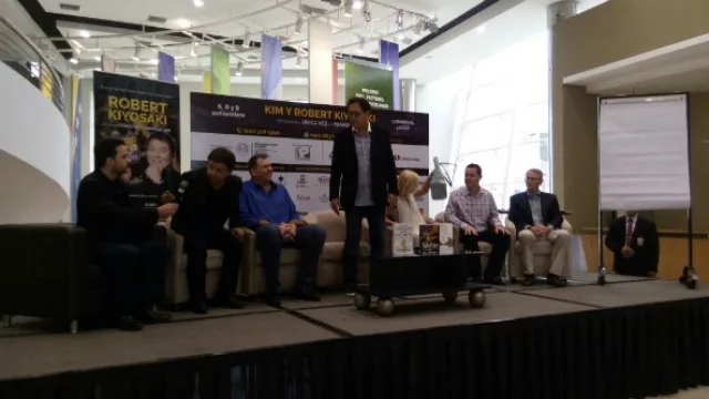 Los expertos en finanzas Robert y Kim Kiyosaki comienzan sus capacitaciones en PY