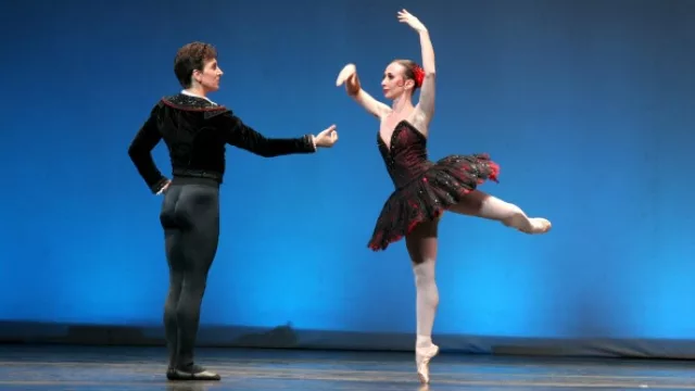 Tras la renuncia del director del ballet del Sodre, Julio Bocca...