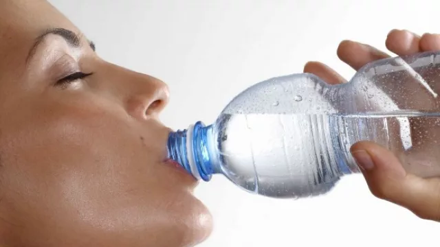 ¿Ya tomaste tus dos litros de agua diarios?