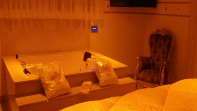 De cara a la Noche de la Nostalgia, Séptimo Cielo inauguró su nueva habitación Premium: “Caesar  Palace”