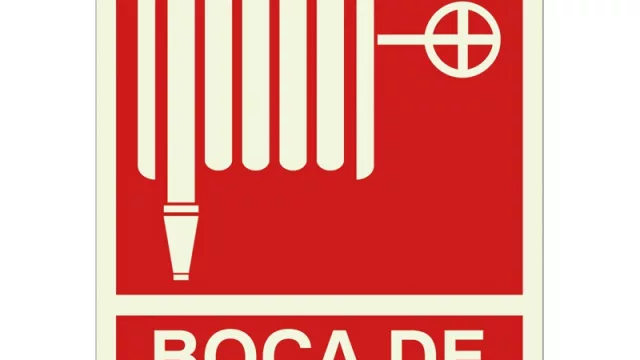 Grauser se pone el traje de bombero para apagar los incendios en Paraguay