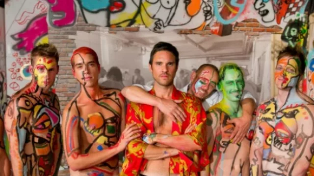 Cacho Falcón, el artista paraguayo que se encuentra trabajando para Life Ball