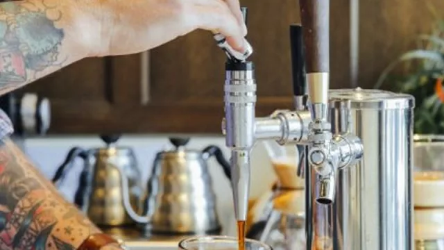 El café sin endulzantes es posible: llega la moda europea, el café nitro (de la mano de The Lab)