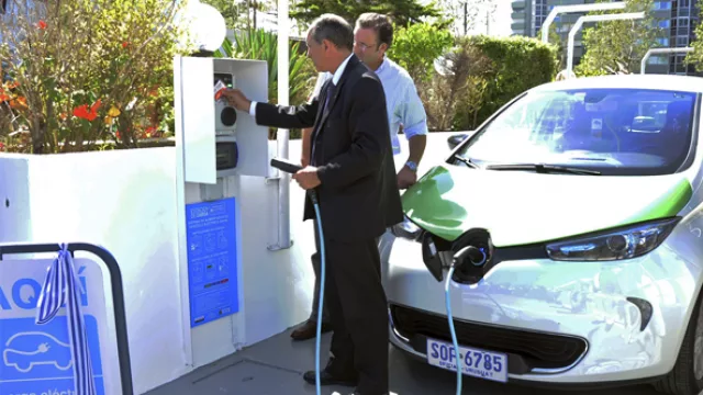 El gobierno intenta promover el transporte eléctrico (PdE lleva la delantera)