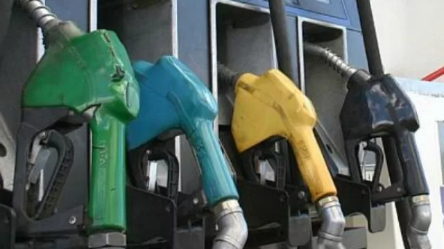 A partir del 1 de abril, por medida de los estacioneros, no se podrá pagar más el combustible con tarjeta durante el día