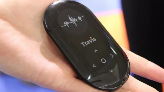 En el Mobile World Congress se dio a conocer un aparato que es capaz de traducir cualquier palabra o frase hasta en 80 idiomas. Se llama Travis The Translator y saldrá a la venta en junio por US$199