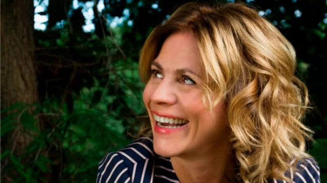 Presenta su nuevo álbum “Espinas y pétalos”