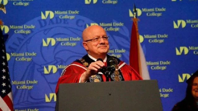 Rector de la universidad Miami Dade College es galardonado por ser “influencer” de la cultura