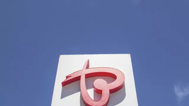 Portones apela al espíritu navideño y la familia para mostrar su nueva cara (tras 22 años hace un cambio fuerte de logo)