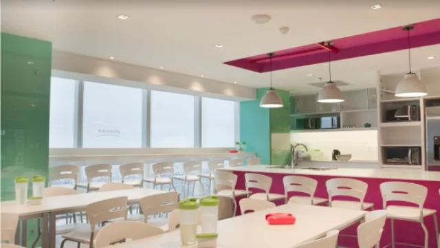 ¡Teléfono para Tupperware!