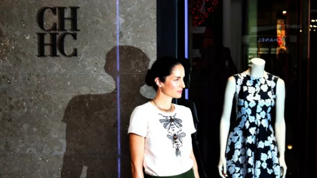 Carolina Herrera de Báez se encuentra de visita en Paraguay, celebrando los años de la marca