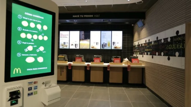 McDonald’s abre su primer local con experiencia del futuro en Argentina