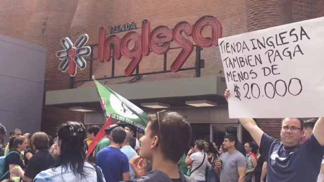 Un regalito para los nuevos dueños: sindicalistas ocuparon la Tienda Inglesa de Montevideo Shopping