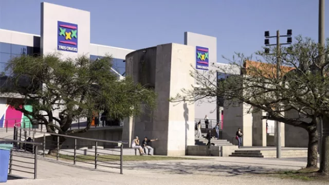 Tres Cruces: un shopping que no para