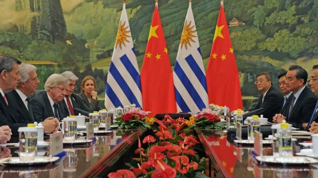 Cerca de un “tlatado comercial”: Vázquez está en China cerca de firmar un TLC con ese país