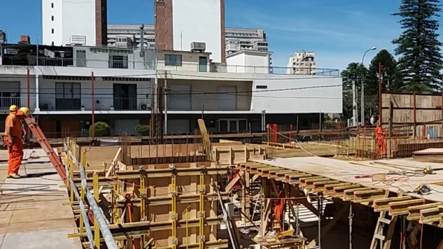 Avanzan las viviendas sociales (avanzan las obras del proyecto de vivienda Parque Batlle 01)