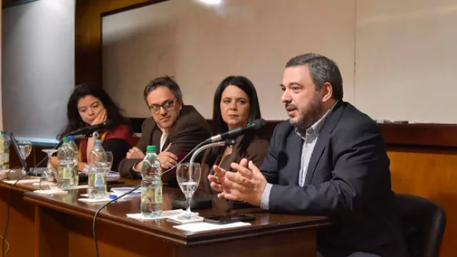 CAF quiere que la Facultad de Ciencias Económicas mejore sus posgrados