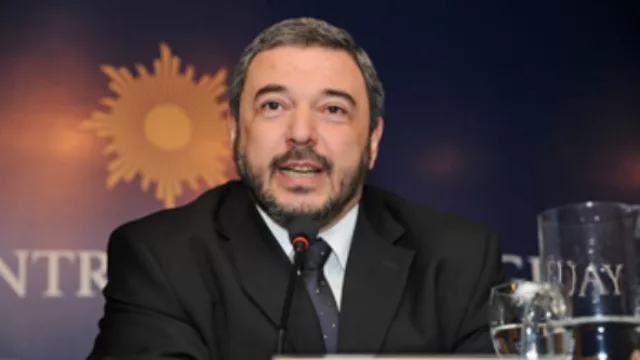 En una entrevista hecha por Crónicas, Astori descartó ser candidato a presidente en las próximas elecciones. Mario Bergara dijo que “son cosas que la vida dirá”...