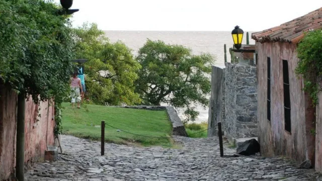 Oleada favorable desde el otro lado del charco, Colonia cruza los dedos (esperan más turistas argentinos que el año pasado) 