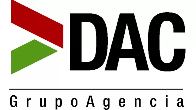 Sin repetir y sin soplar, ¿ cuántos envíos realiza el líder en paquetería en UY por día?