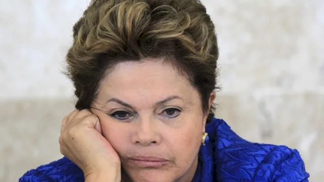 Hinchas de Temer: tras la destitución de Rousseff, se espera que la situación económica mejore en UY