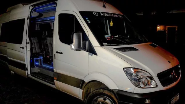 Todos se suben al negocio de Pokémon (llegó la Pokeneta, un vehículo que te lleva a cazar por MVD)