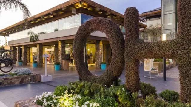 Oh! La Barra pica en punta con algunas marcas (sumará locales de Carolina Herrera, Orlebar Brown y Heidi Klein)