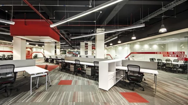 Mientras que en CL y AR los precios de equipamiento suben, en UY es tiempo de renovar la oficina