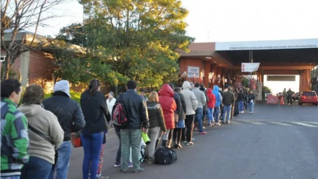 Una suma importante de argentinos cruzan a diario la frontera 