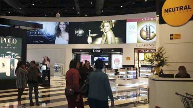 El negocio de lo que nadie necesita en un shopping que todavía no termina de arrancar