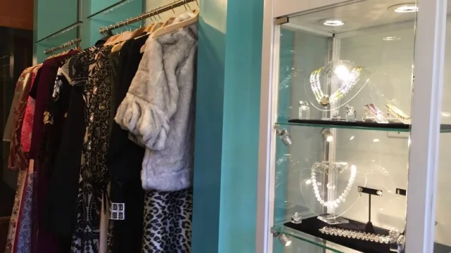 Importantes marcas de ropa armaron showroom platino para vestir a los 500 artistas