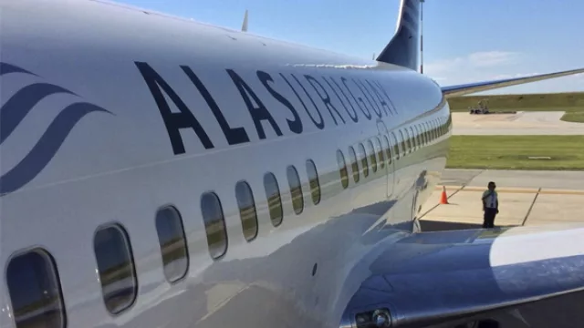 ¿Por qué Alas U no funciona? Mientras las aerolíneas del mundo tienden a unirse, la local vuela en soledad